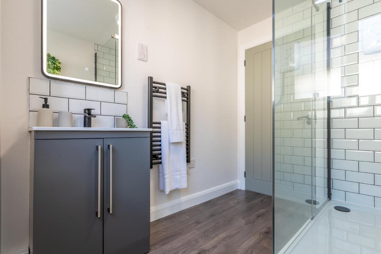 Must See Vibrant Contemporary Two Bed Leicester
